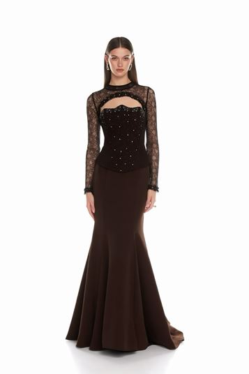 فستان سهرة بني اللون بتصميم دانتيل وتفاصيل كورسيه